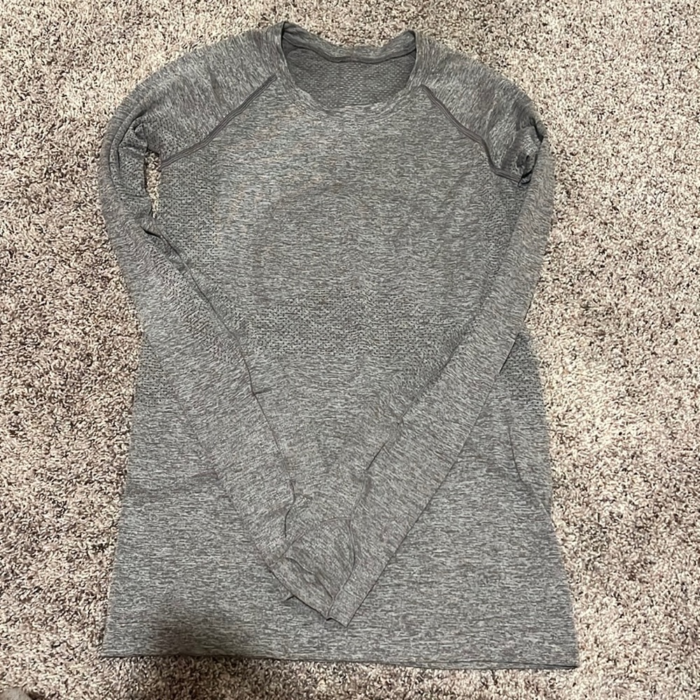 LULULEMON grey long sleeve swiftly tech